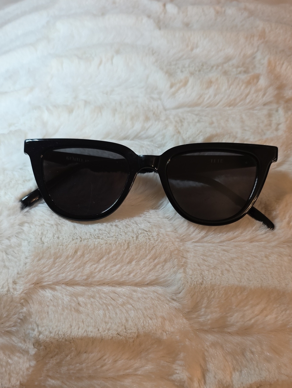 Gentle Monster Tete 01 Black Cat-Eye Sunglasses